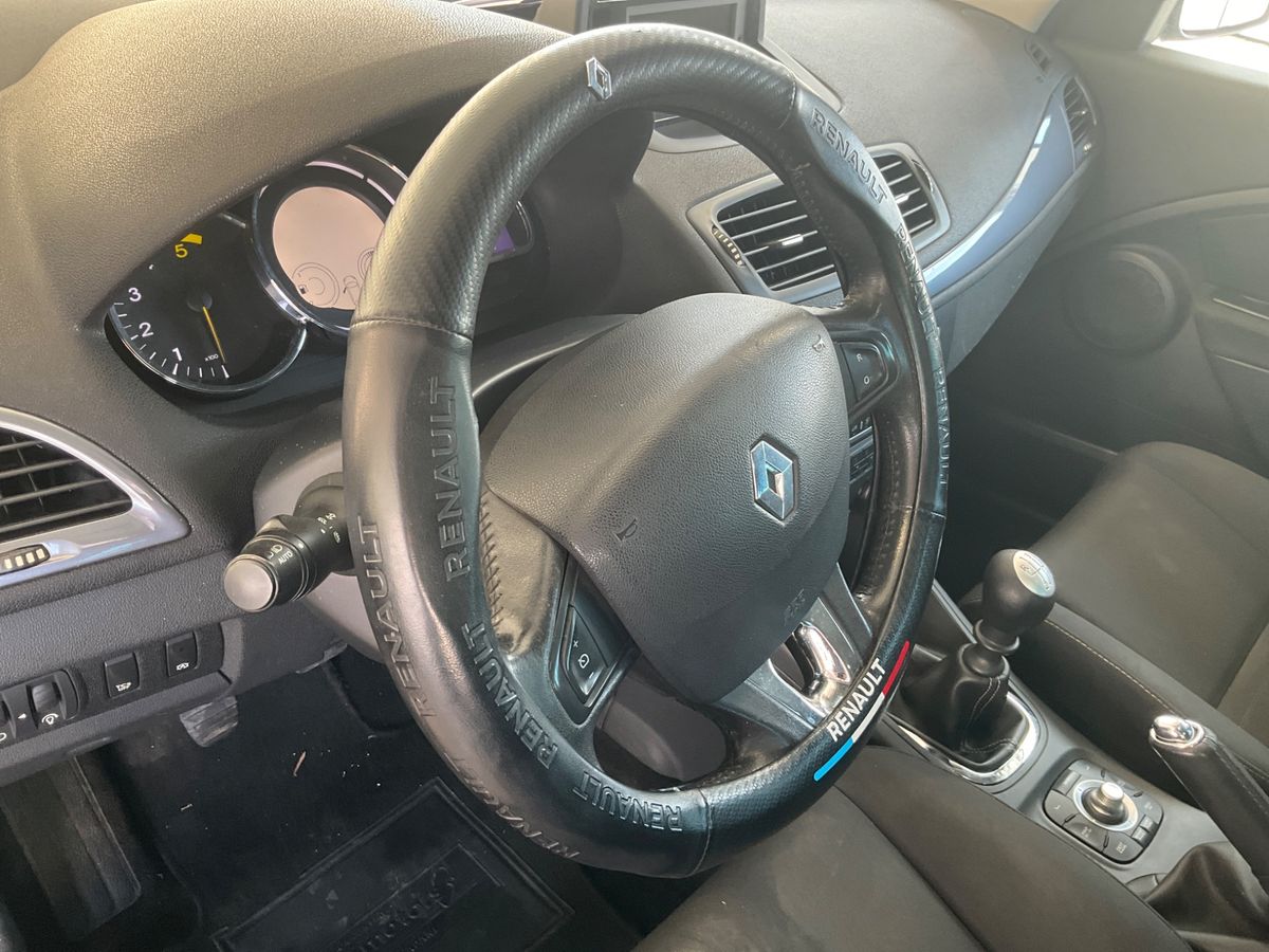 Renault Megane 2015 — photo 37
