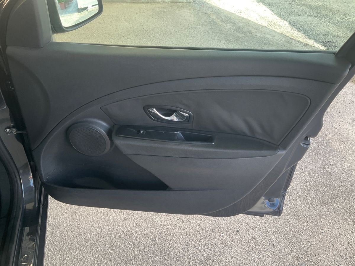 Renault Megane 2015 — photo 44