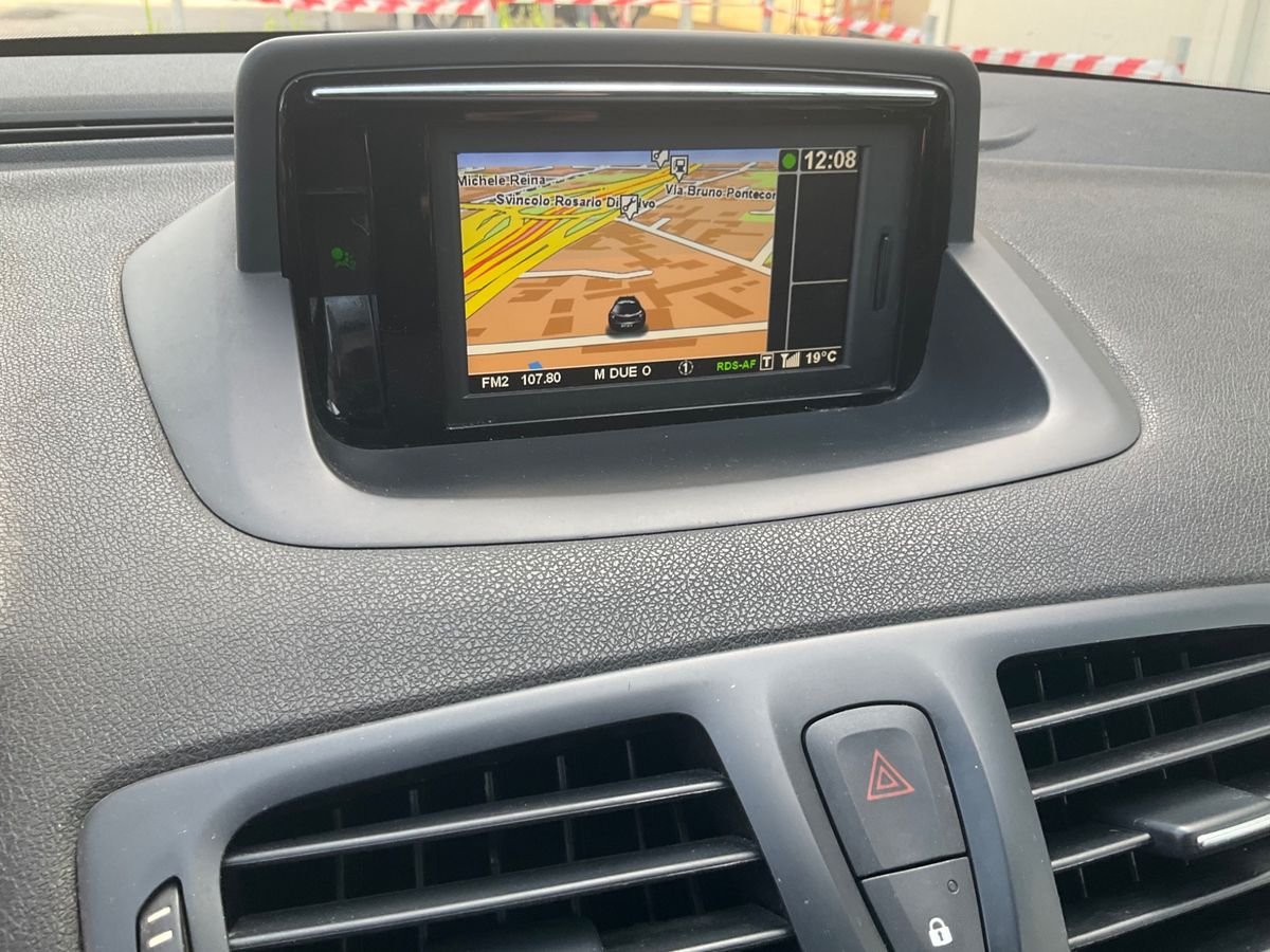 Renault Megane 2015 — photo 28