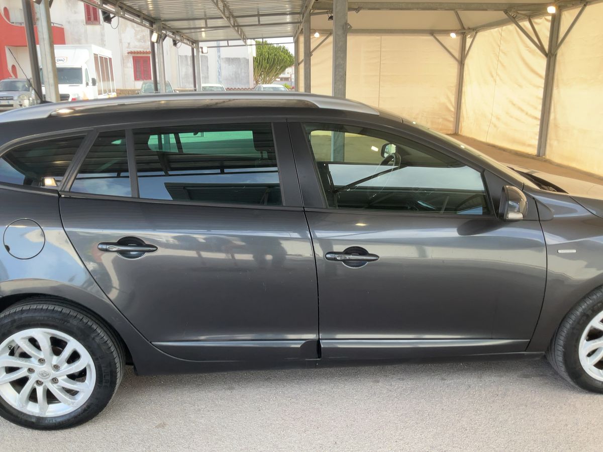 Renault Megane 2015 — photo 11