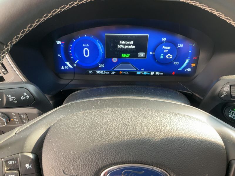 Ford Kuga 2.5 Plug-in Hybrid Vignale — zdjęcie 13