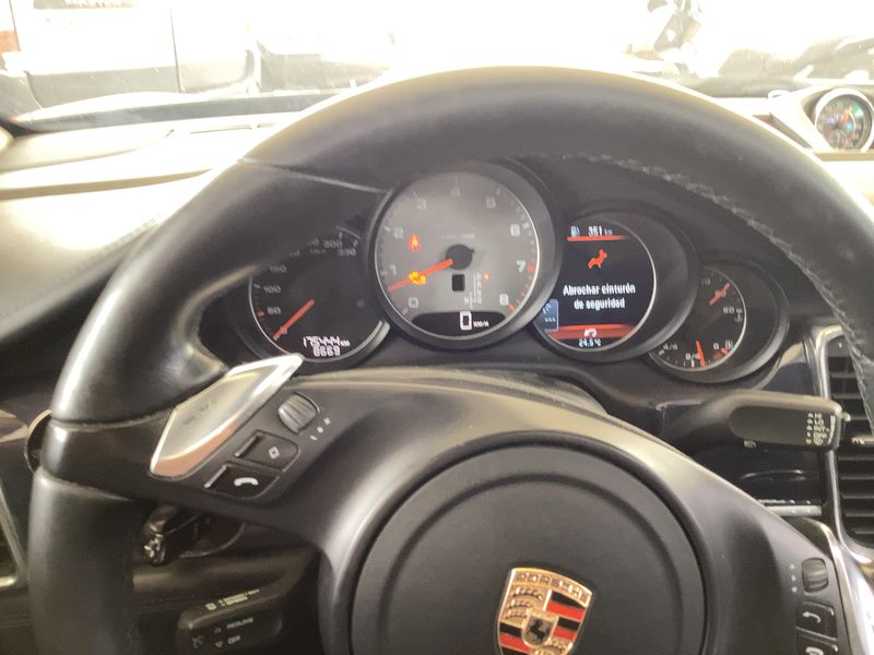 Porsche Panamera 4S — zdjęcie 13