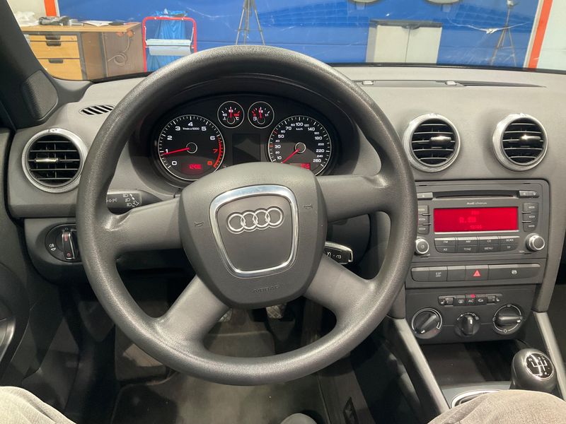 Audi A3 1.6 Attraction — zdjęcie 12