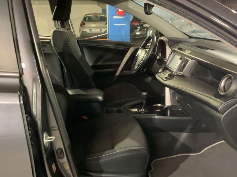 Toyota RAV 4 2.5 Hybrid Active — zdjęcie 11