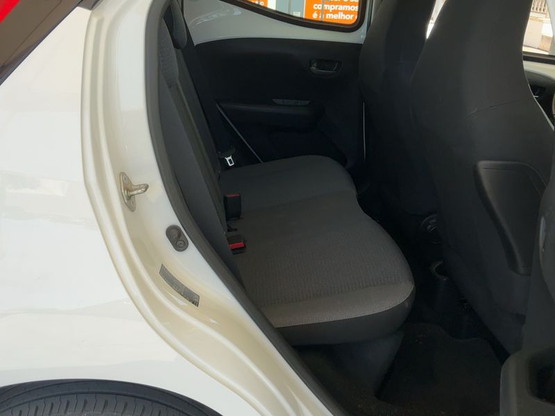 Toyota Aygo 1.0 VVT-i X-Play — zdjęcie 14