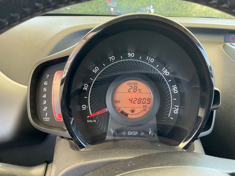 Toyota Aygo 1.0 VVT-i X-Play — zdjęcie 13