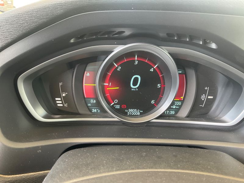 Volvo V40 2.0 D3 Kinetic — zdjęcie 4