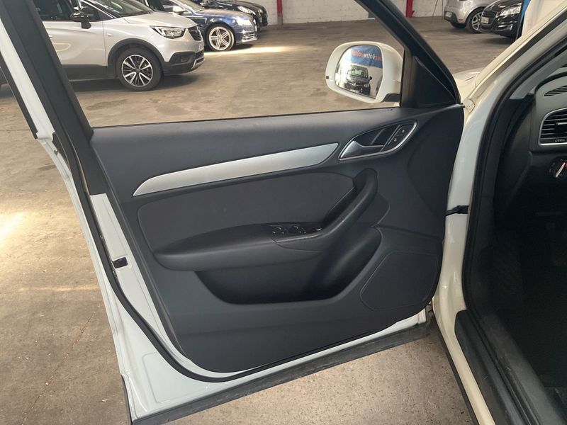 Audi Q3 2.0 TDI Ambiente 2012 – снимка 23