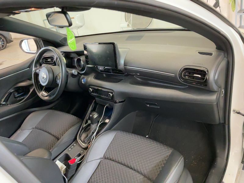 Toyota Yaris 1.5 Hybrid Style — zdjęcie 12