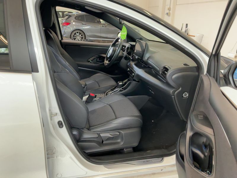 Toyota Yaris 1.5 Hybrid Style — zdjęcie 11