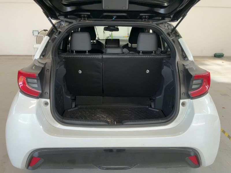 Toyota Yaris 1.5 Hybrid Style — zdjęcie 10