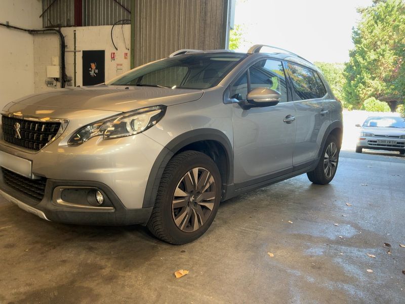 Peugeot 2008 1.2 PureTech Allure 2017 – снимка 2