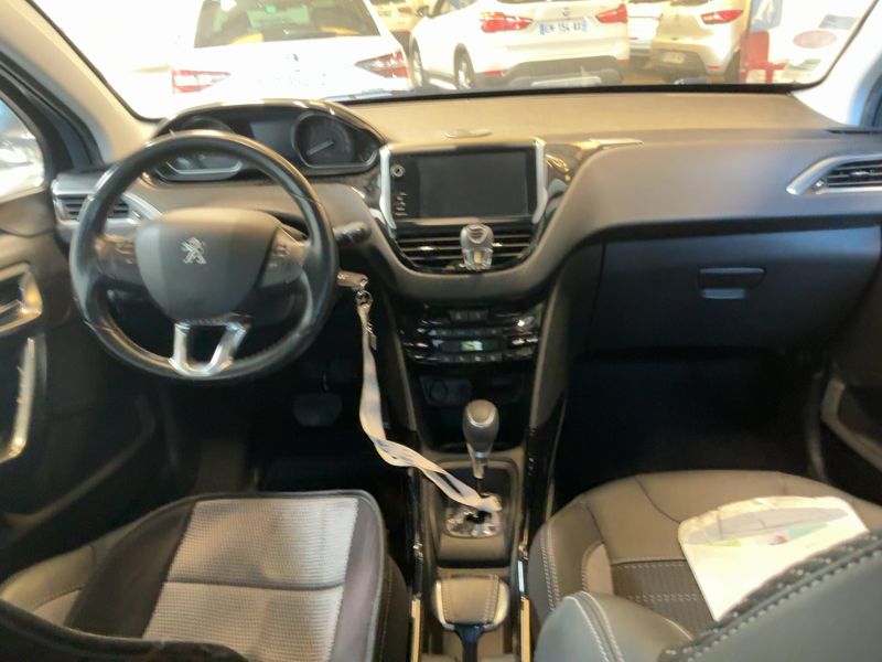 Peugeot 2008 1.2 PureTech Allure 2017 – снимка 17
