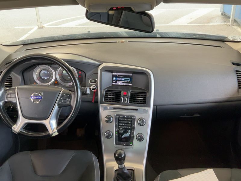 Volvo XC60 2.0 DRIVe Momentum — zdjęcie 12