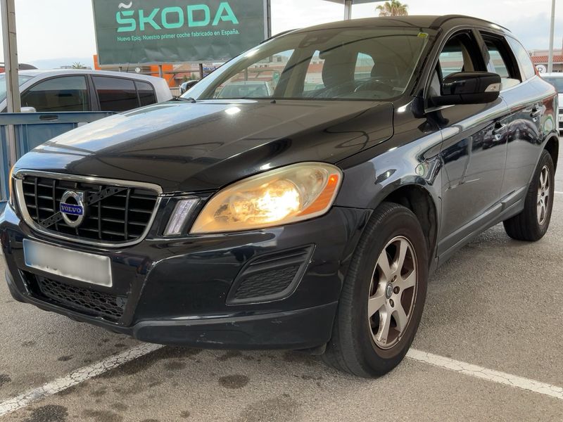 Volvo XC60 2.0 DRIVe Momentum — zdjęcie 2