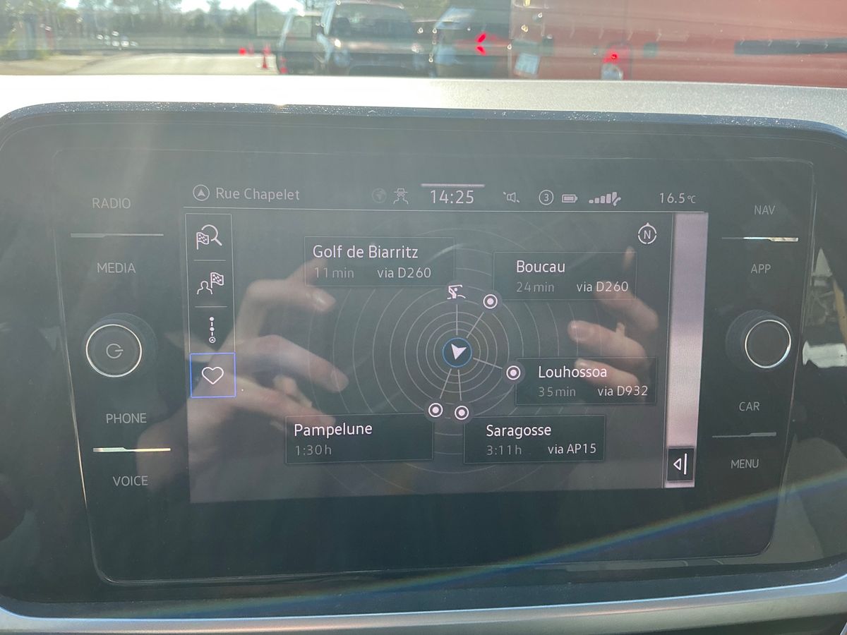 Volkswagen T-Roc 2023 — photo 27