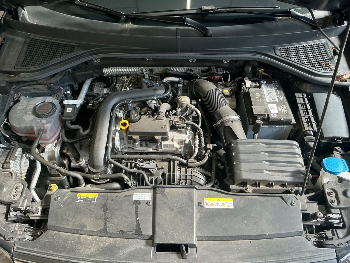 Volkswagen T-Roc 2023 — photo 30