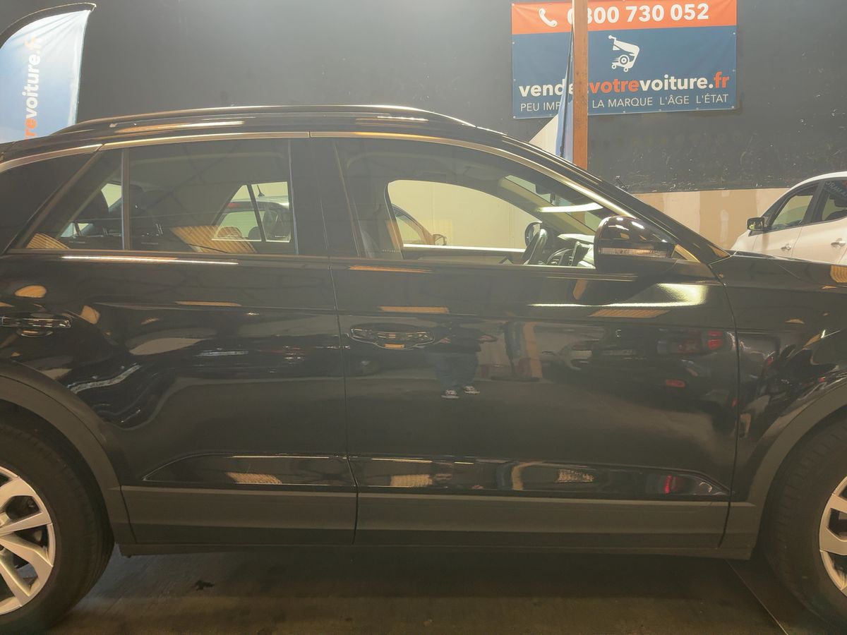 Volkswagen T-Roc 2023 — photo 11