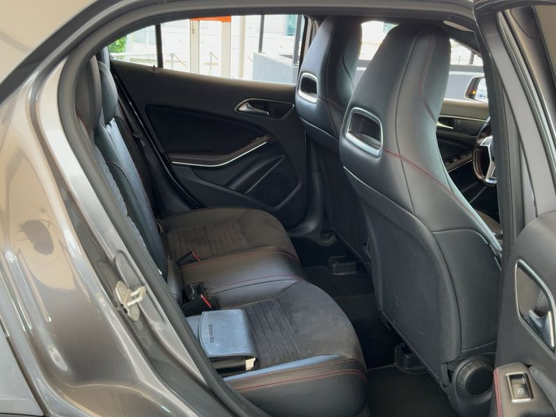 Mercedes-Benz GLA-Klasse GLA 220 d AMG Line — zdjęcie 14