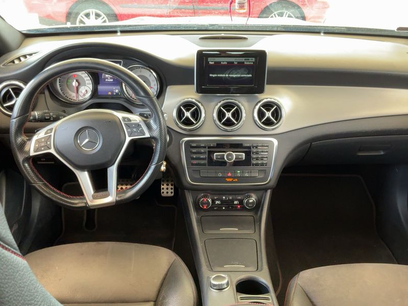 Mercedes-Benz GLA-Klasse GLA 220 d AMG Line — zdjęcie 12