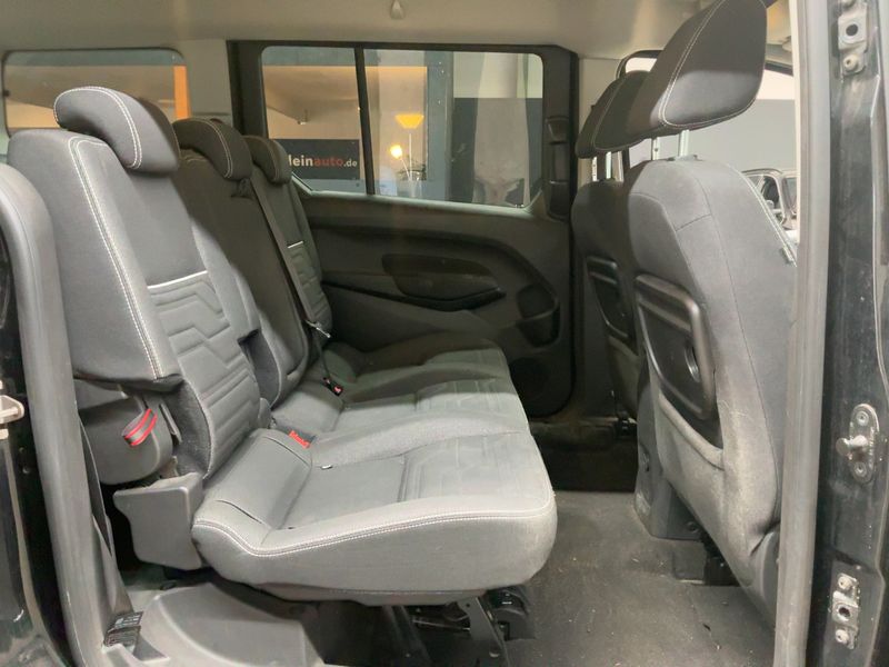 Ford Grand Tourneo Connect 1.5 TDCi Titanium — zdjęcie 14