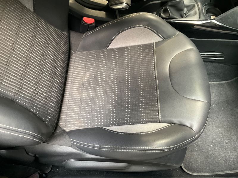 Peugeot 2008 1.2 e-THP Allure Business 2016 – снимка 24