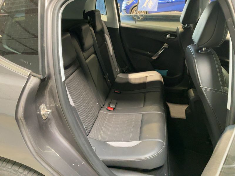 Peugeot 2008 1.2 e-THP Allure Business 2016 – снимка 19