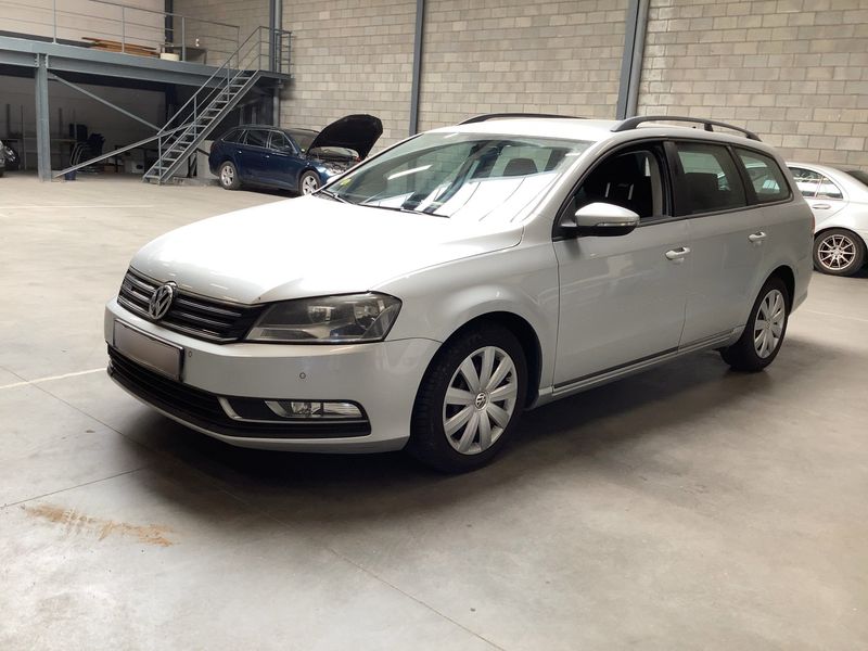 Volkswagen Passat 1.6 TDI Trendline BlueMotion Tech 2012 – снимка 1