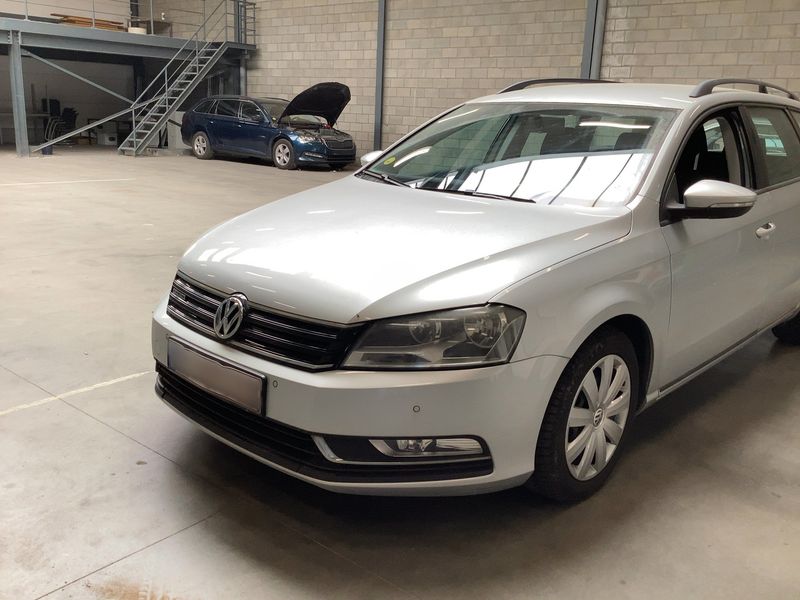 Volkswagen Passat 1.6 TDI Trendline BlueMotion Tech 2012 – снимка 2
