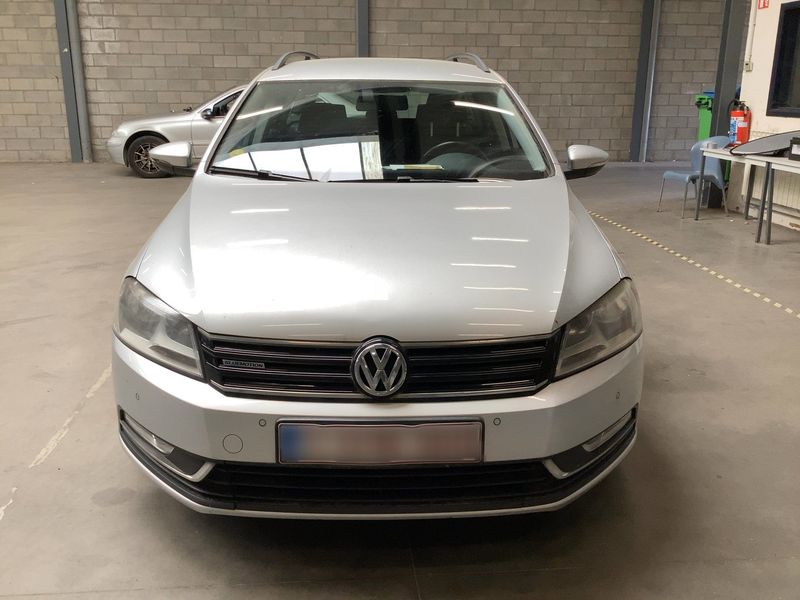 Volkswagen Passat 1.6 TDI Trendline BlueMotion Tech 2012 – снимка 14