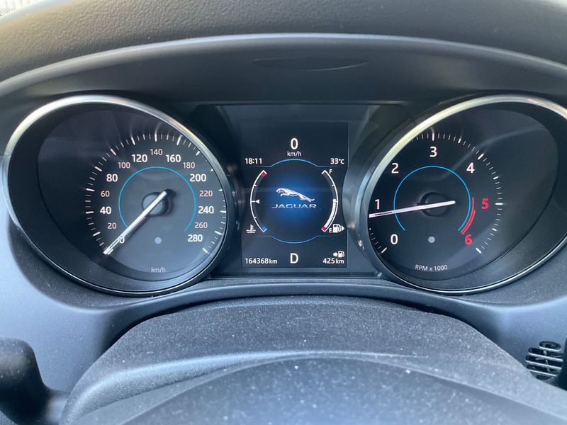Jaguar XE 20d Portfolio — zdjęcie 13