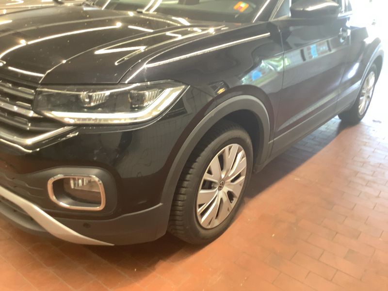 Volkswagen T-Cross 1.0 TSI Move 2023 – снимка 2