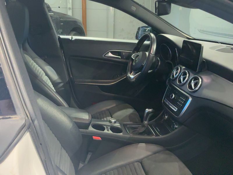 Mercedes-Benz CLA-Klasse CLA 180 AMG Line — zdjęcie 11