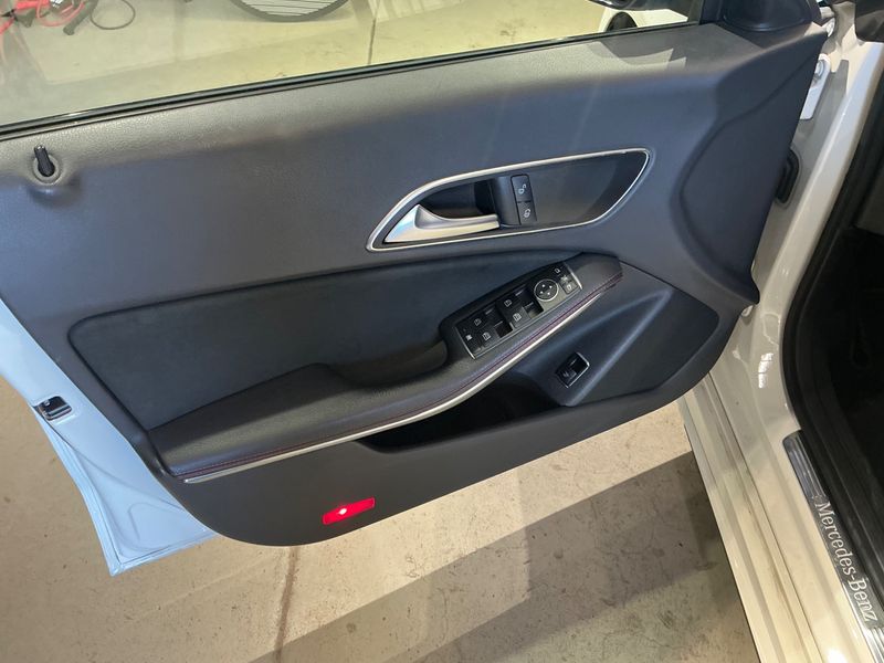 Mercedes-Benz CLA-Klasse CLA 180 AMG Line 2016 – снимка 23