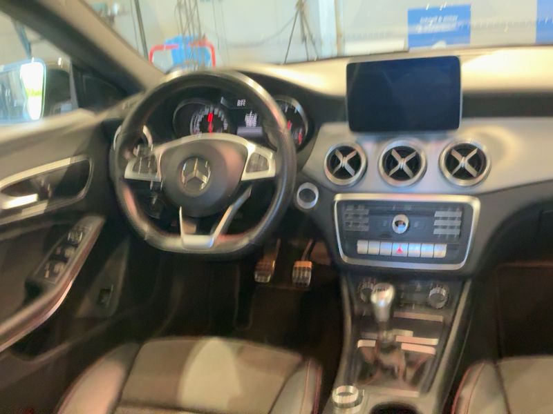 Mercedes-Benz CLA-Klasse CLA 180 AMG Line — zdjęcie 12