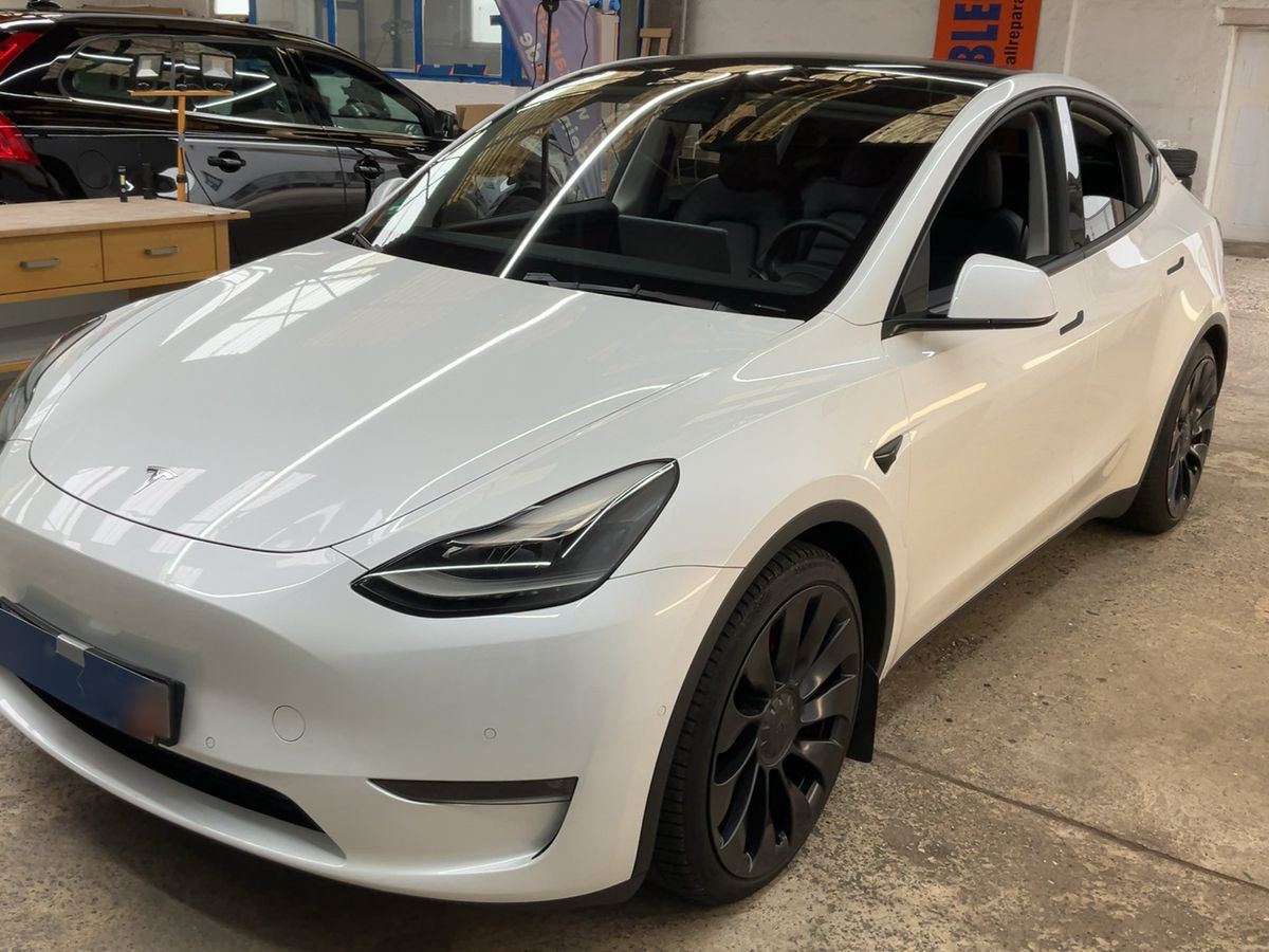 Tesla Model 2022