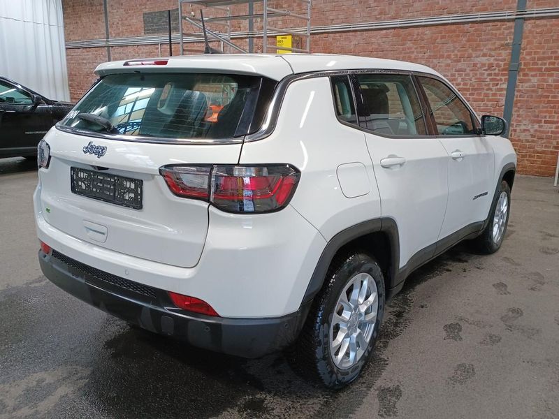Jeep Compass 1.5 GSE T4 e-Hybrid Altitude — zdjęcie 3