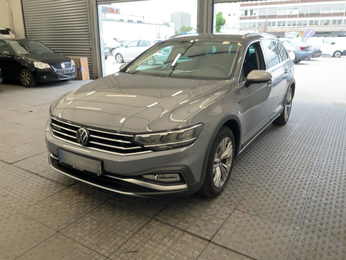 Volkswagen Passat 2022 — photo 1