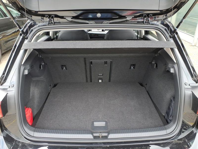 Volkswagen Golf VIII 2.0 TDI Move — zdjęcie 19
