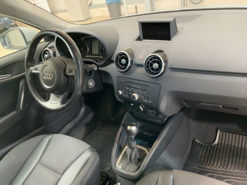 Audi A1 1.6 TDI Ambition — zdjęcie 12
