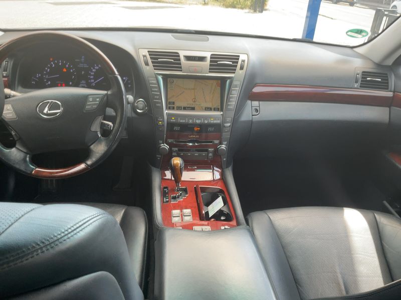 Lexus LS-Serie LS 460 Executive — zdjęcie 12