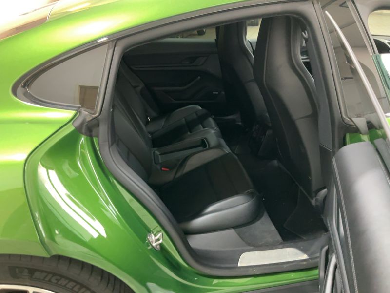 Porsche Taycan 4S — zdjęcie 14
