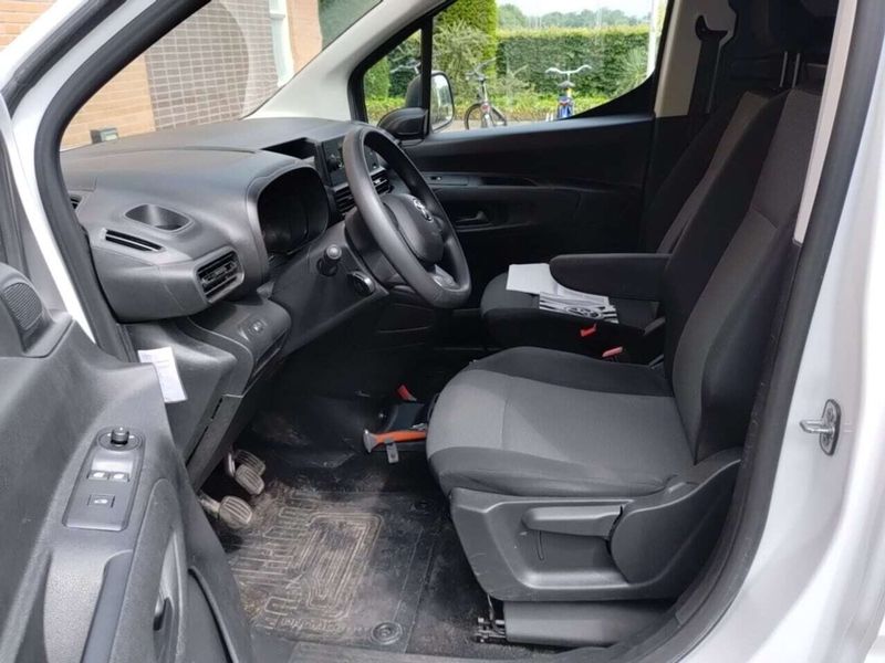 Toyota ProAce City 1.5 D-4D L1 Comfort — zdjęcie 6