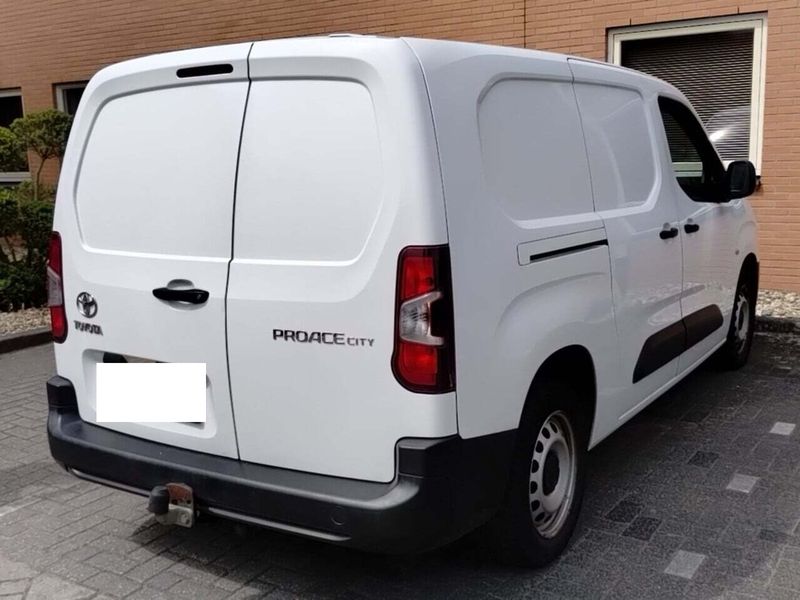Toyota ProAce City 1.5 D-4D L1 Comfort — zdjęcie 3