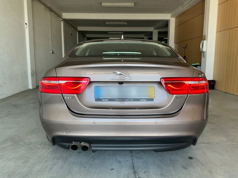 Jaguar XE 20d Prestige — zdjęcie 5