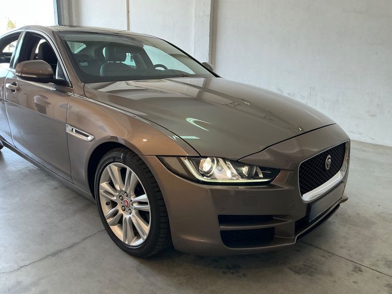Jaguar XE 20d Prestige — zdjęcie 8