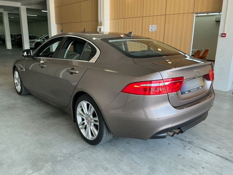 Jaguar XE 20d Prestige — zdjęcie 3