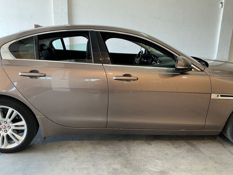 Jaguar XE 20d Prestige — zdjęcie 7