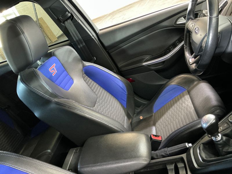 Ford Focus 2.0 EcoBoost ST 2018 – снимка 25