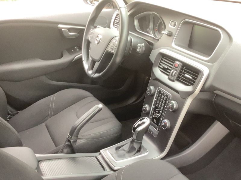 Volvo V40 1.5 Kinetic 2018 – снимка 17
